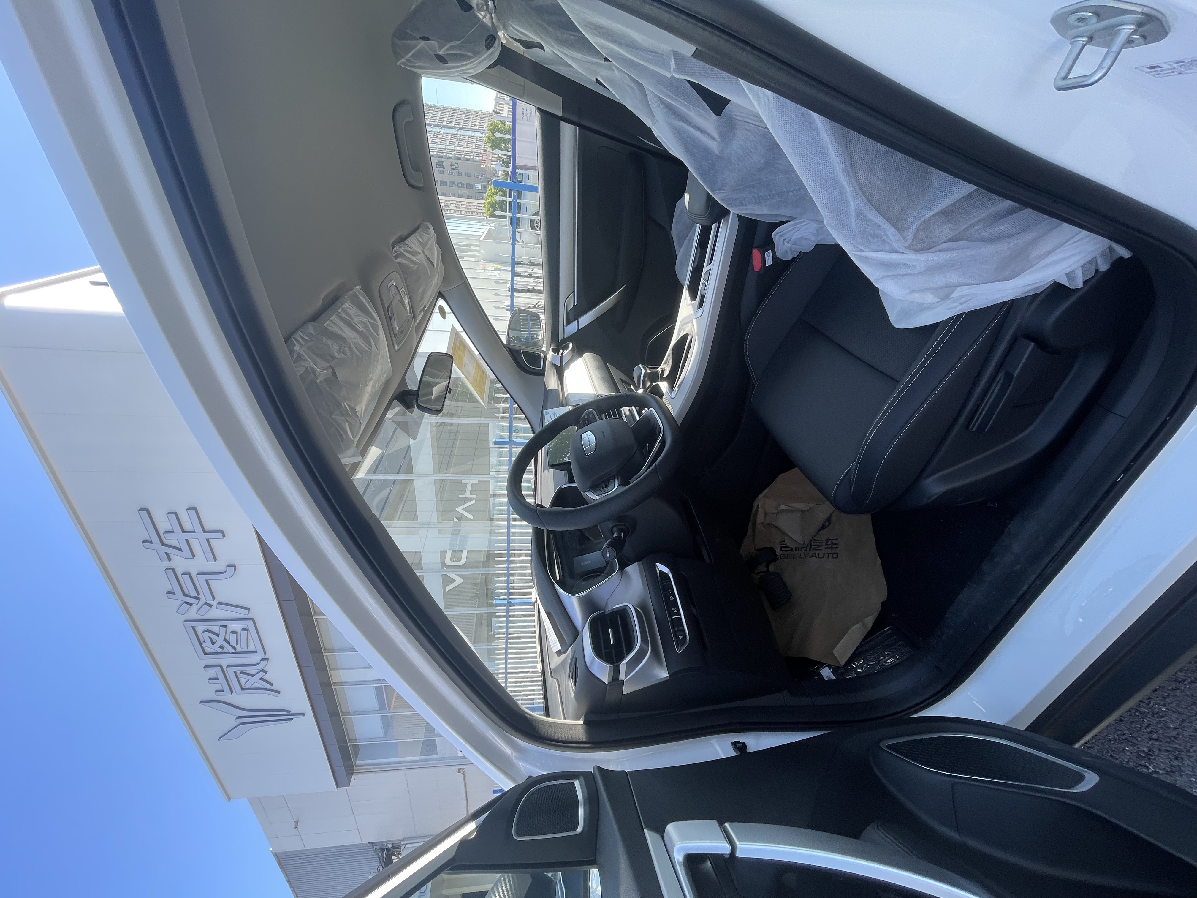 Vehicle photo 6/8